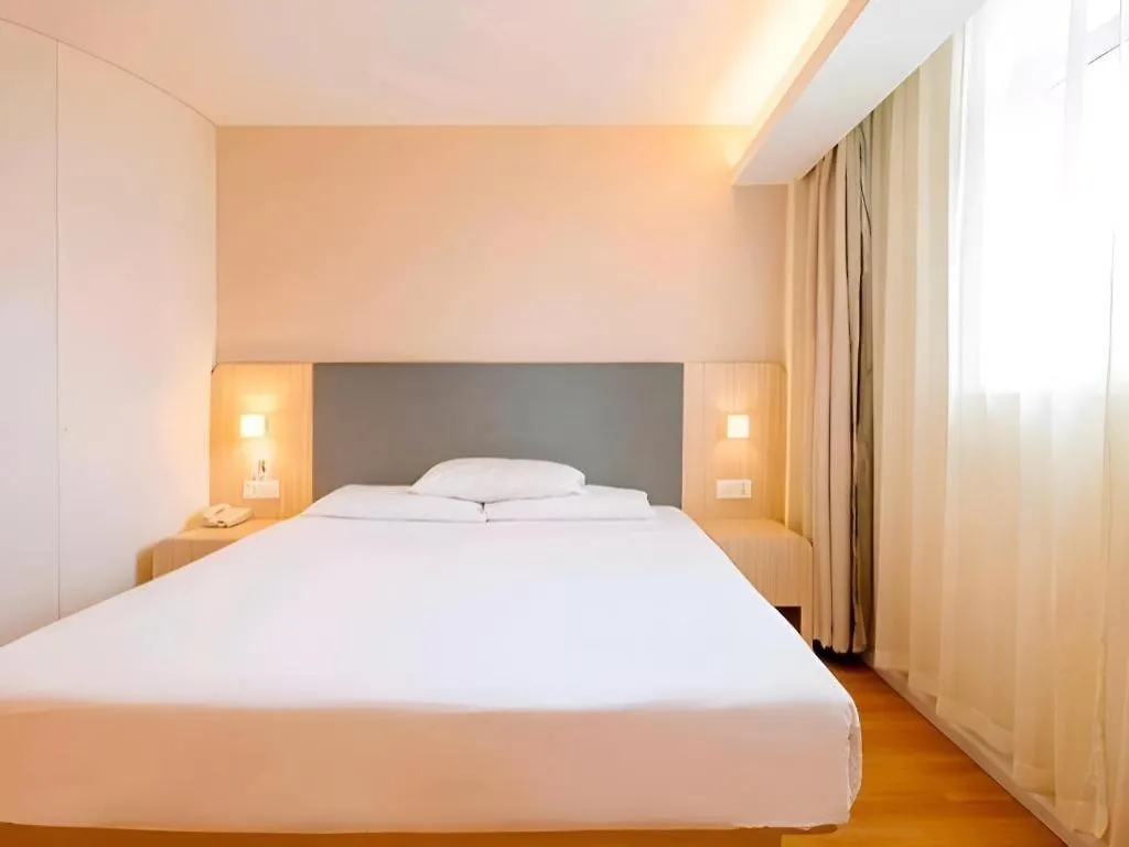 **  Hanting Hotel Shanghai Hongqiao Airport Huqingping High Way China